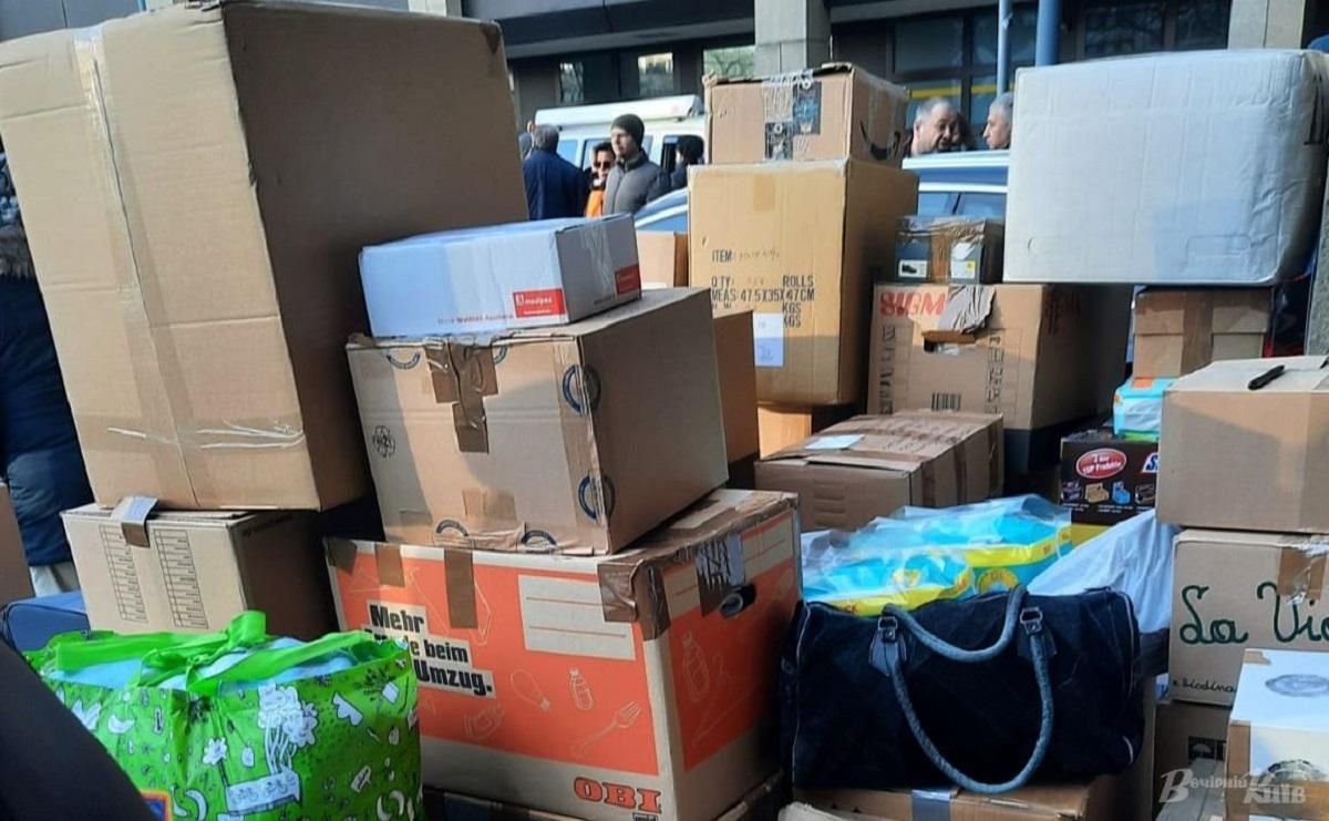 За два дні Україна отримала майже 1000 тонн гуманітарної допомоги від 12 країн За два дні Україна отримала майже 1000 тонн гуманітарної допомоги від 12 країн