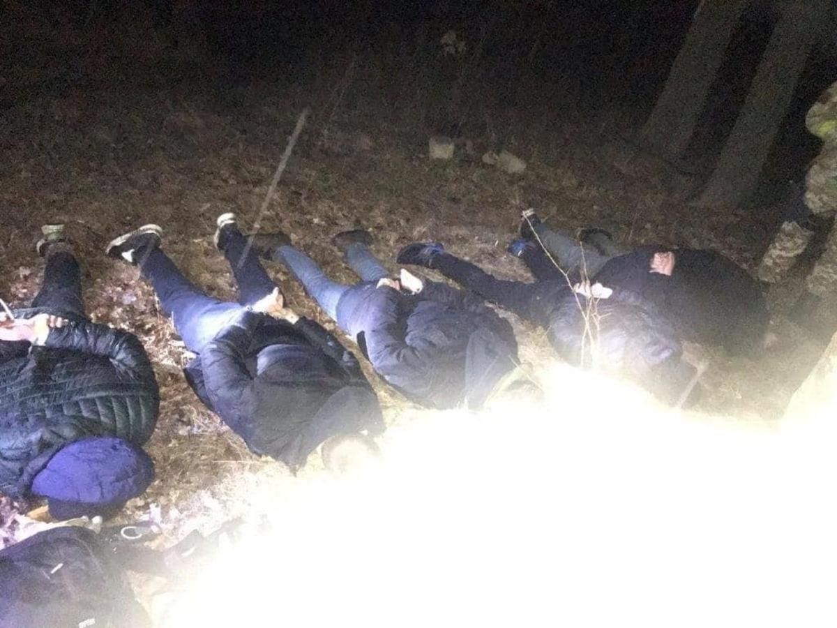 Прикриваються маленькими дітьми: на кордоні затримали ще партію ухилянтів - 24 Канал Прикриваються маленькими дітьми: на кордоні затримали ще партію ухилянтів - 24 Канал