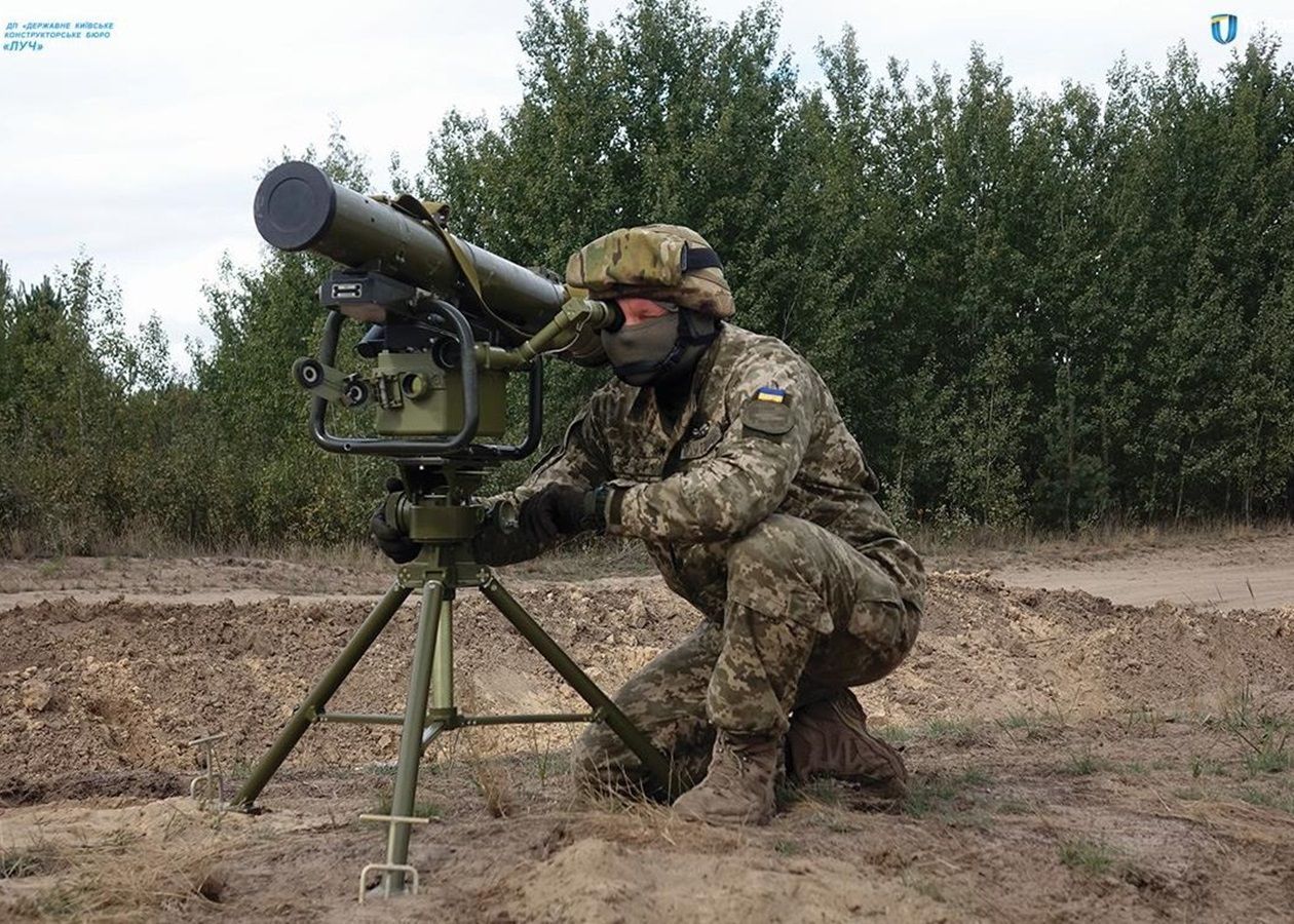 Украинский ПТУР ударил по танку оккупантов: эпическое видео взрыва Украинский ПТУР ударил по танку оккупантов: эпическое видео взрыва