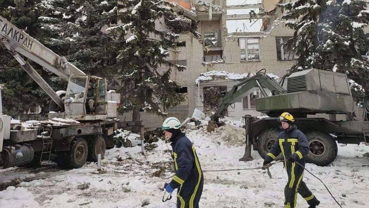Близько 30 будинків палали у Харкові внаслідок обстрілів російськими військами - 24 Канал
