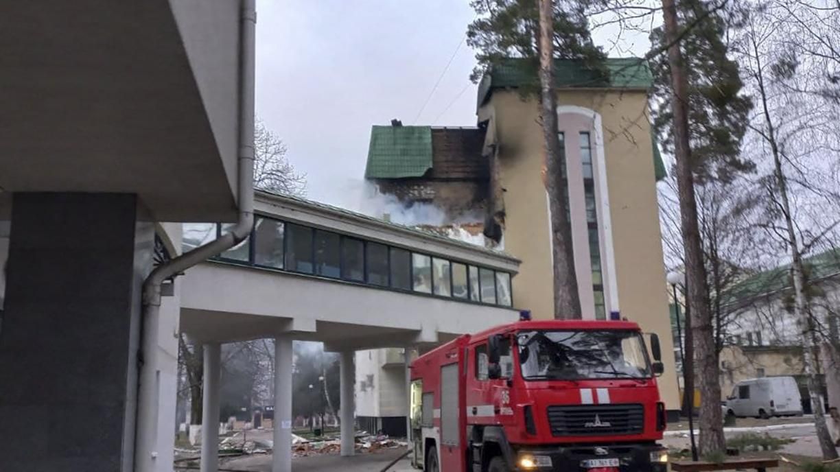 Наслідки ворожих ударів по університету в Ірпені - 24 Канал Наслідки ворожих ударів по університету в Ірпені - 24 Канал