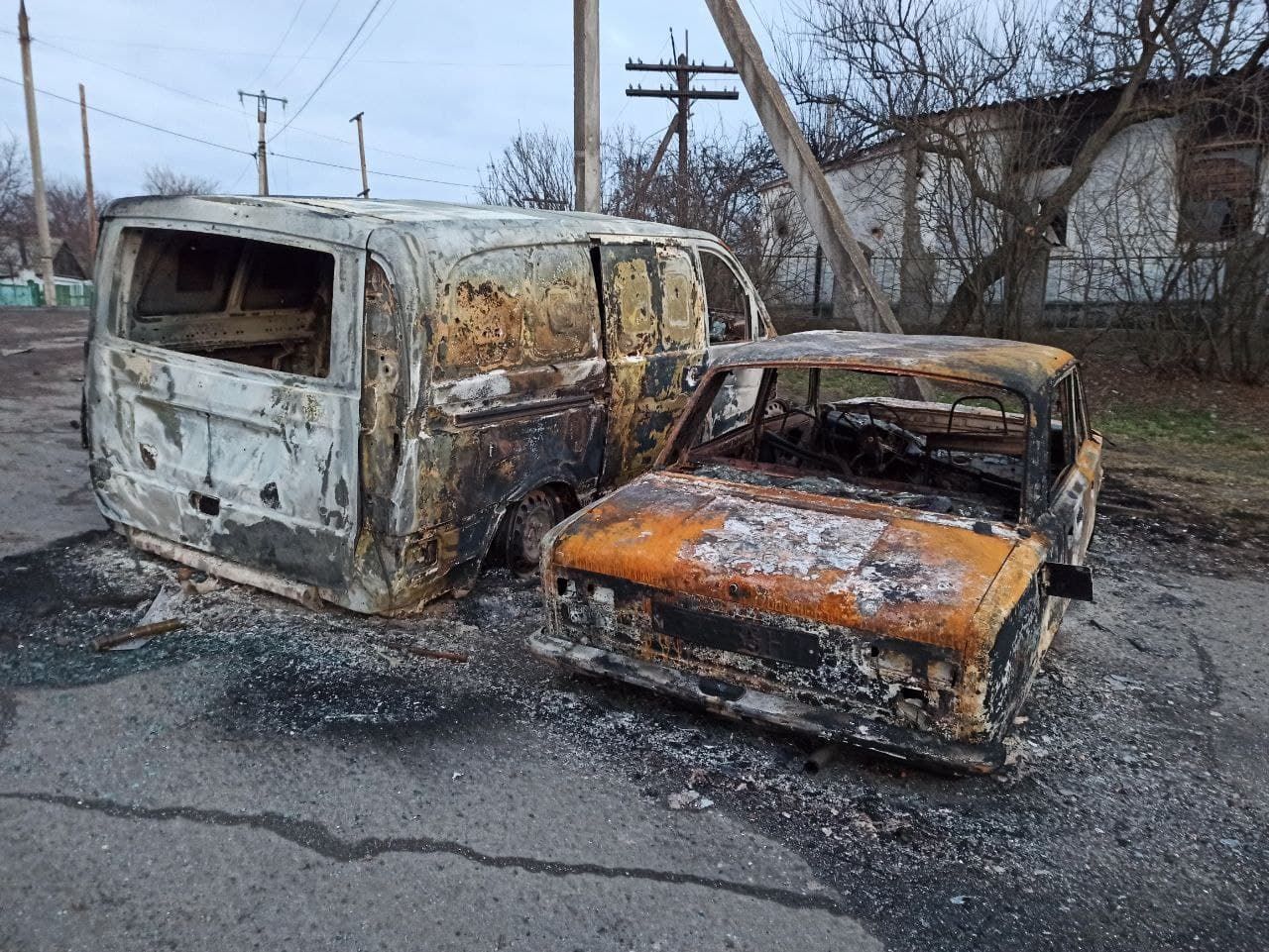 Спалені автомобілі, сліди від снарядів: як виглядає село Болгарка після боїв - 24 Канал