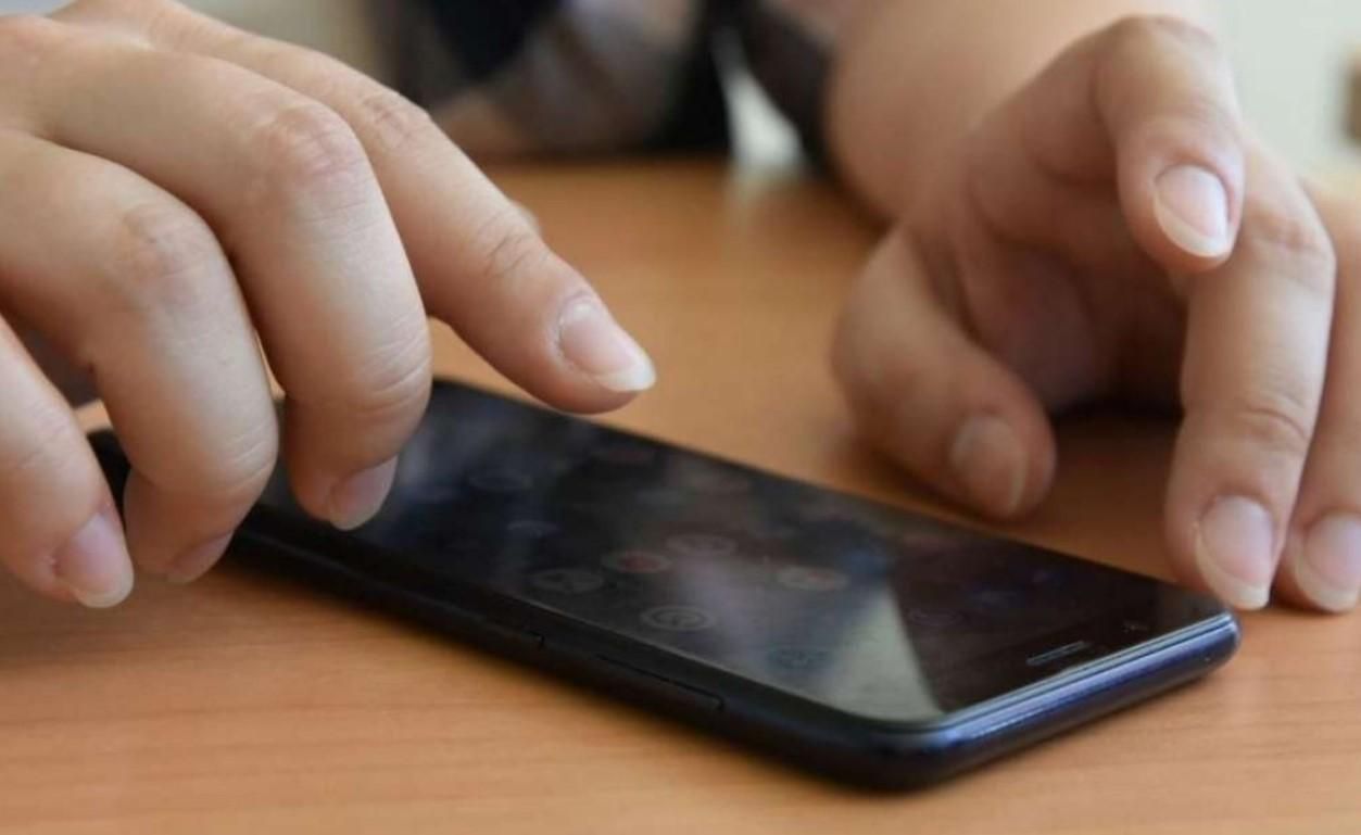 Телефонуватимуть з проханням навести ціль для бомбардування: українців попередили про фейк - 24 Канал Телефонуватимуть з проханням навести ціль для бомбардування: українців попередили про фейк - 24 Канал