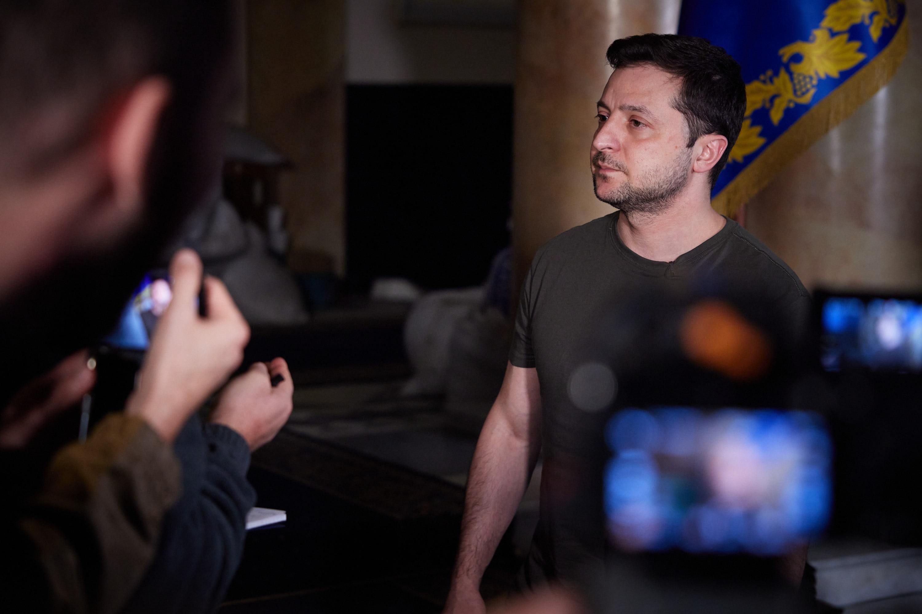 Дві хвилини мовчання, – Зеленський у міжнародному зверненні закликав вшанувати українців - 24 Канал Дві хвилини мовчання, – Зеленський у міжнародному зверненні закликав вшанувати українців - 24 Канал