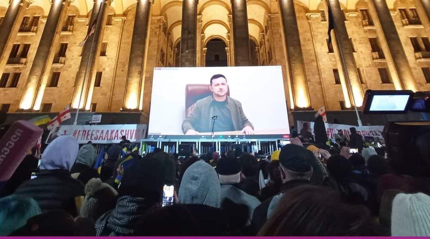 Звернення президента Зеленського слухали сотні тисяч людей у Європі: вражаючі фото та відео - 24 Канал Звернення президента Зеленського слухали сотні тисяч людей у Європі: вражаючі фото та відео - 24 Канал