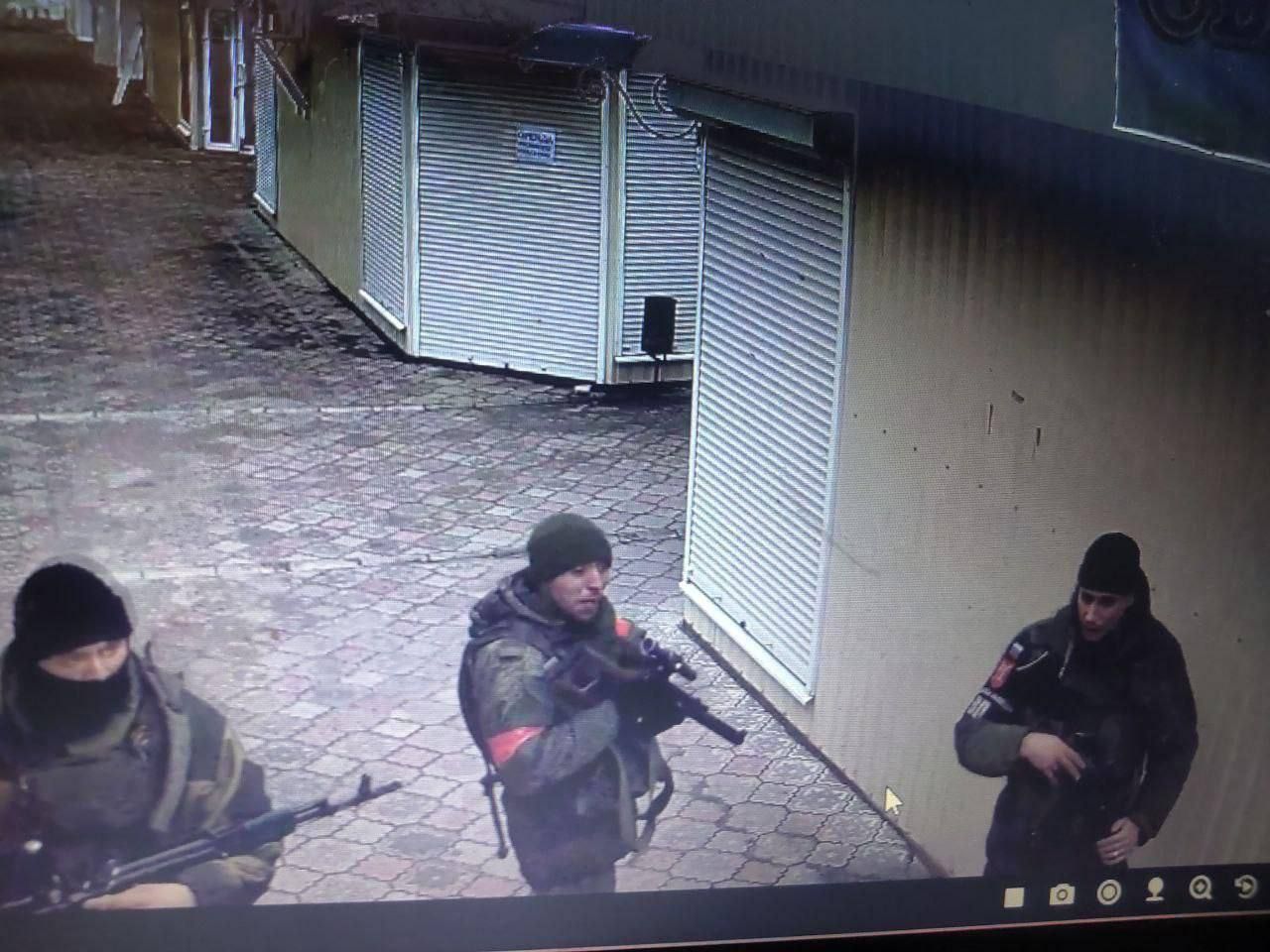 Російські окупанти захопили Тростянець: як поводяться озброєні вороги з мирним населенням - 24 Канал