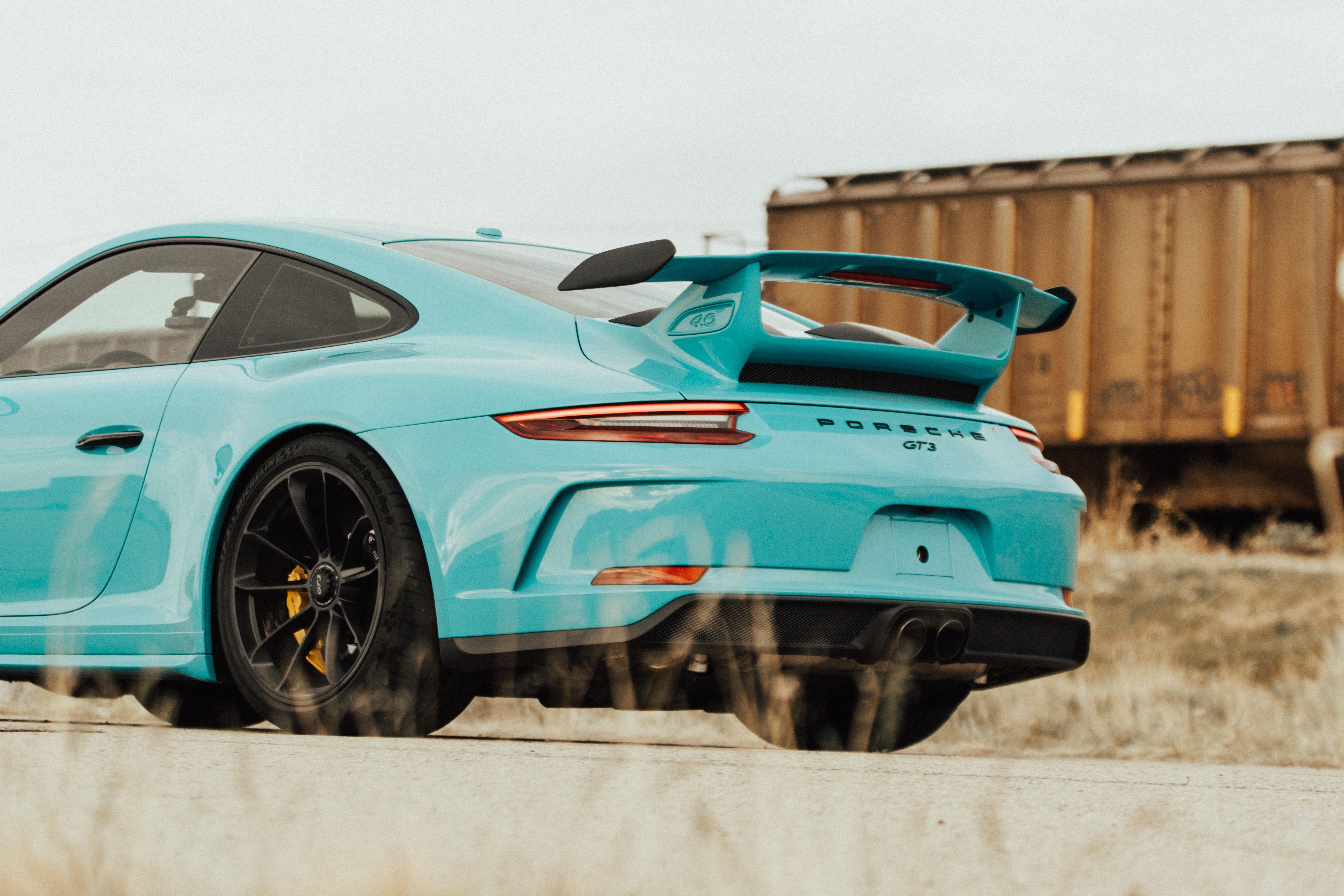 Porsche пожертвовала один миллион евро Украине - Бизнес