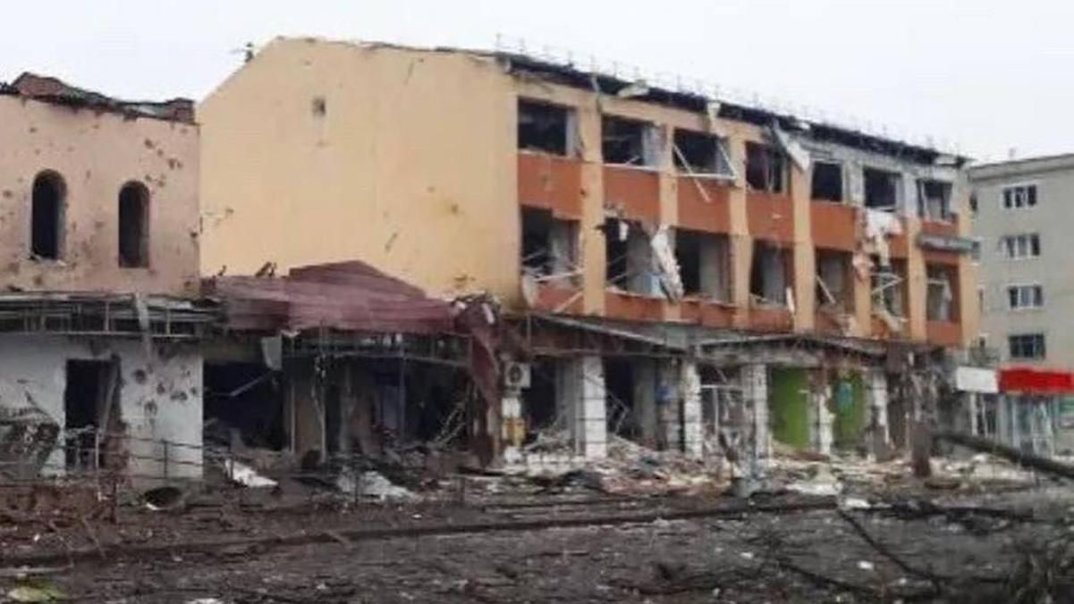 Знову поранені та безліч знищеної інфраструктури: наслідки обстрілу Ізюма 3 березня - Харків