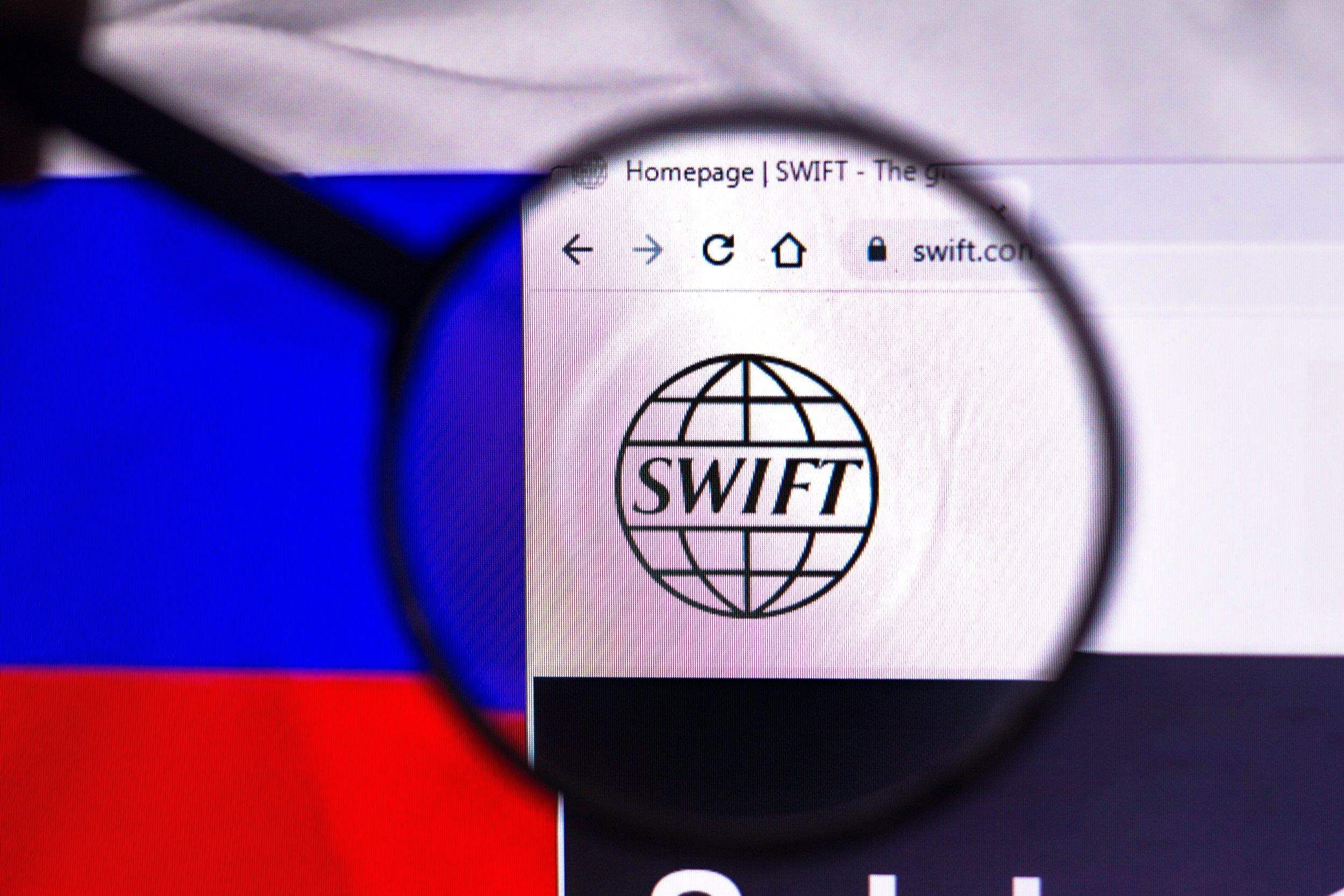 Евросоюз может отключить от SWIFT новые банки России