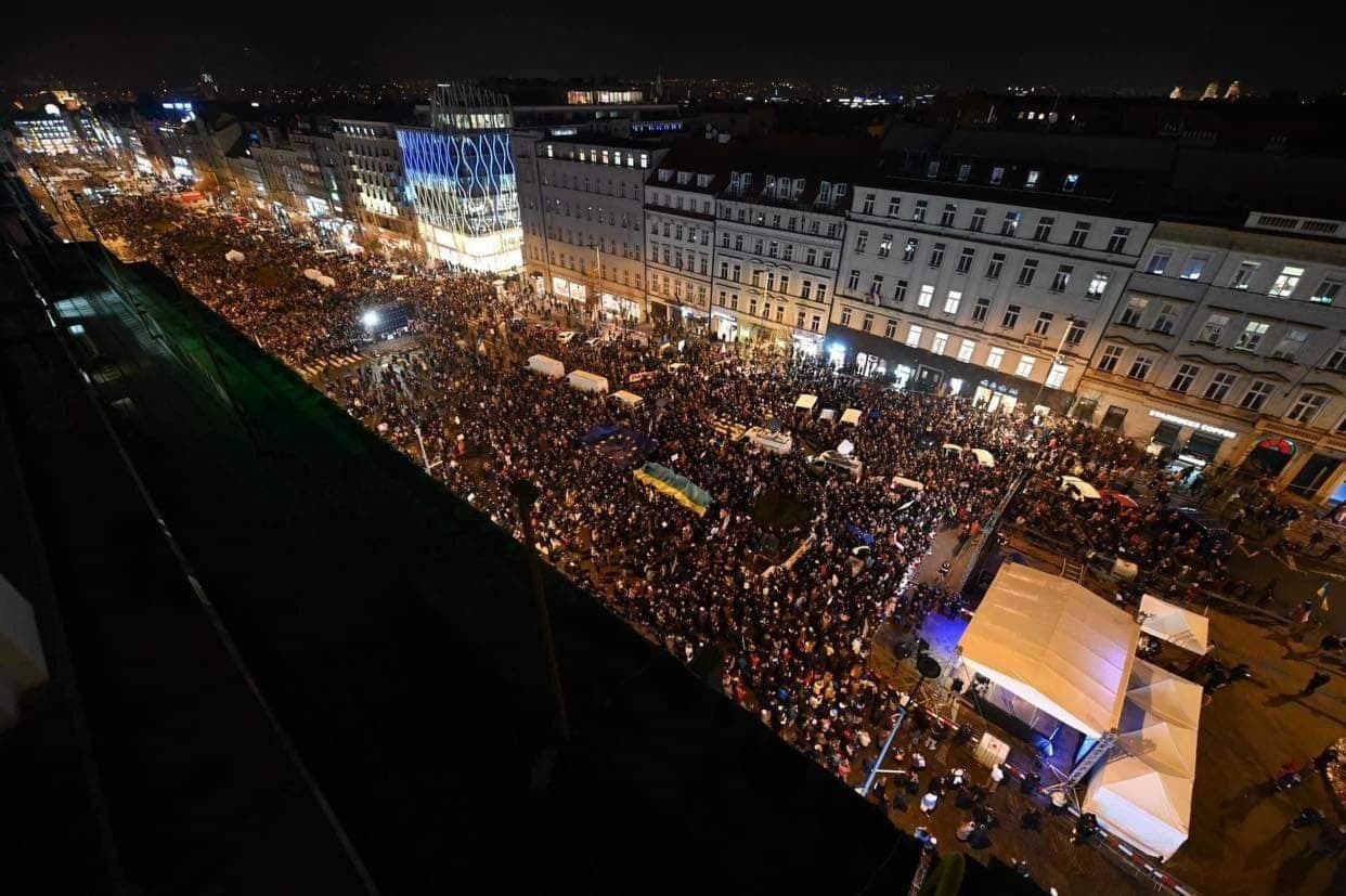 Чехия с нами: в Праге 80 тысяч человек поддержали украинцев - 24 Канал