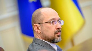 Укрзалізниця закуповує їжу, пальне та ліки для держави й постраждалих, – Шмигаль