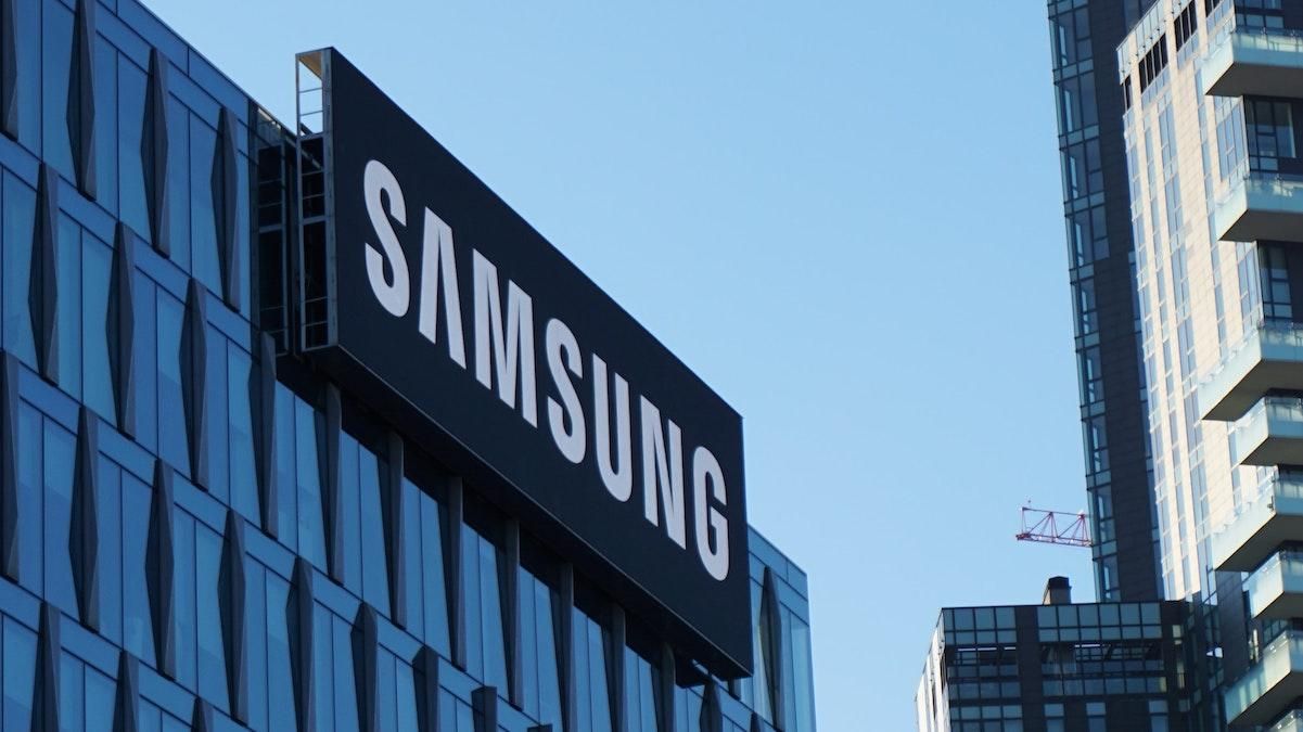 Samsung останавливает поставки телефонов и другой своей продукции в Россию - 24 Канал
