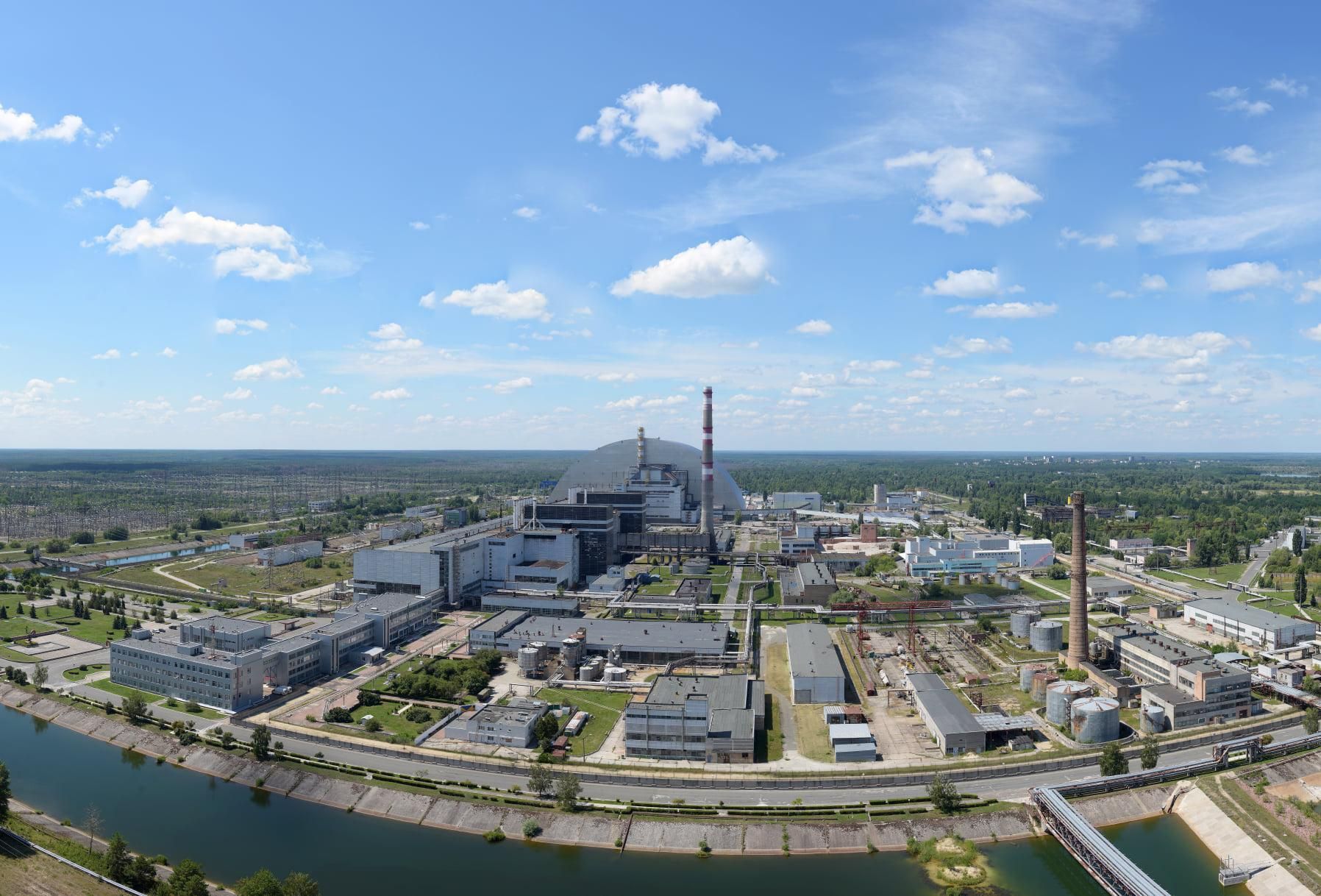 Персонал Чернобыльской АЭС находится там уже 10 сутки, люди истощены, – мэр Славутича