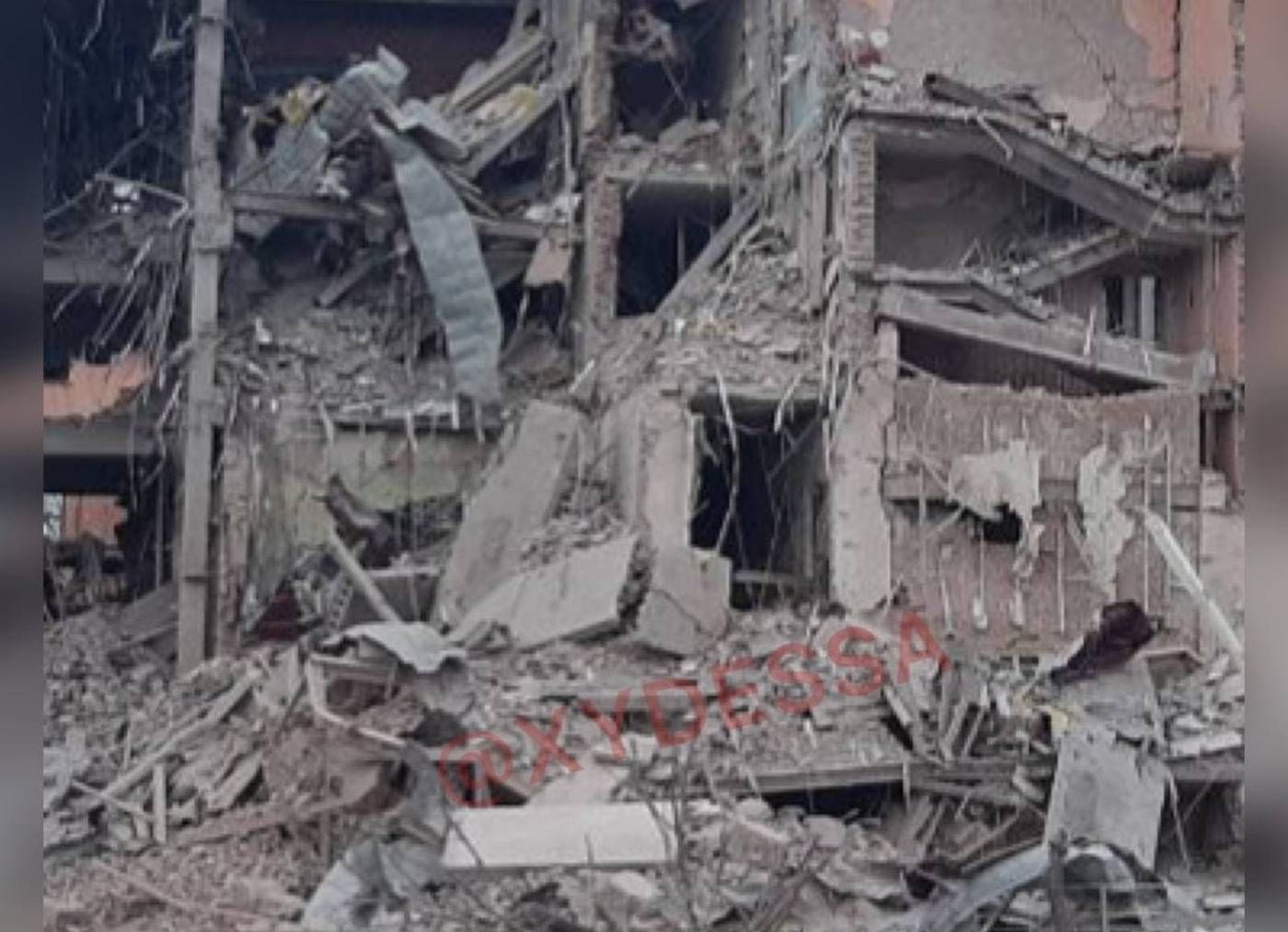 На территории военного городка в Одесской области разрушено здание, туда прилетели 2 ракеты