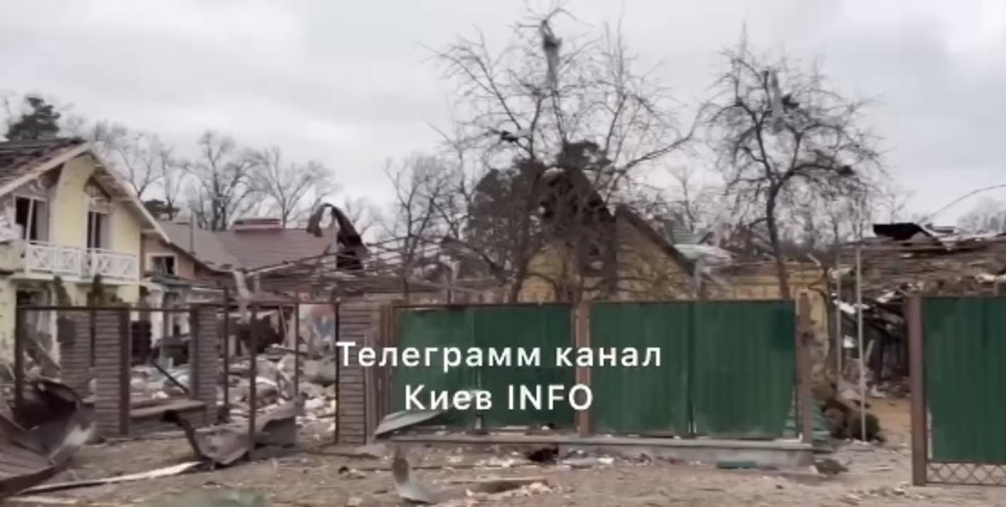 Вночі ворог завдав авіаудару по Ірпеню: зруйновані приватні будинки - Київ