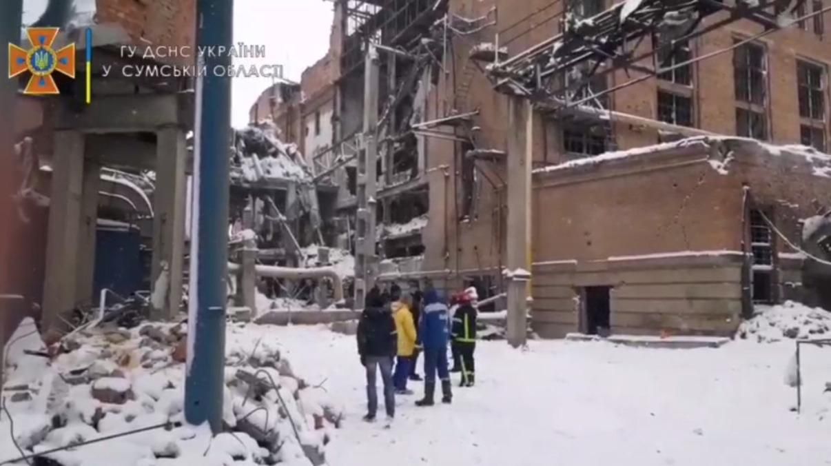 В Охтирці і далі розбирають завали зруйнованої ТЕЦ: там можуть перебувати люди - 24 Канал