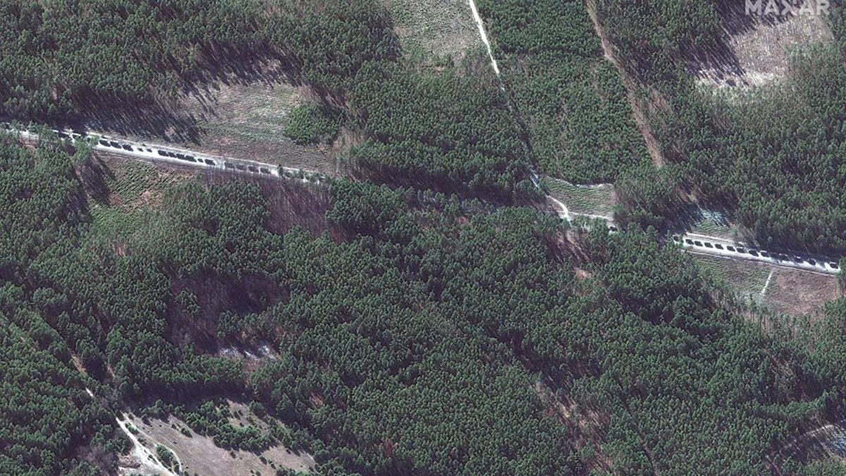 64-кілометрову військову колону окупантів показали на фотографіях з космосу - Техно 64-кілометрову військову колону окупантів показали на фотографіях з космосу - Техно