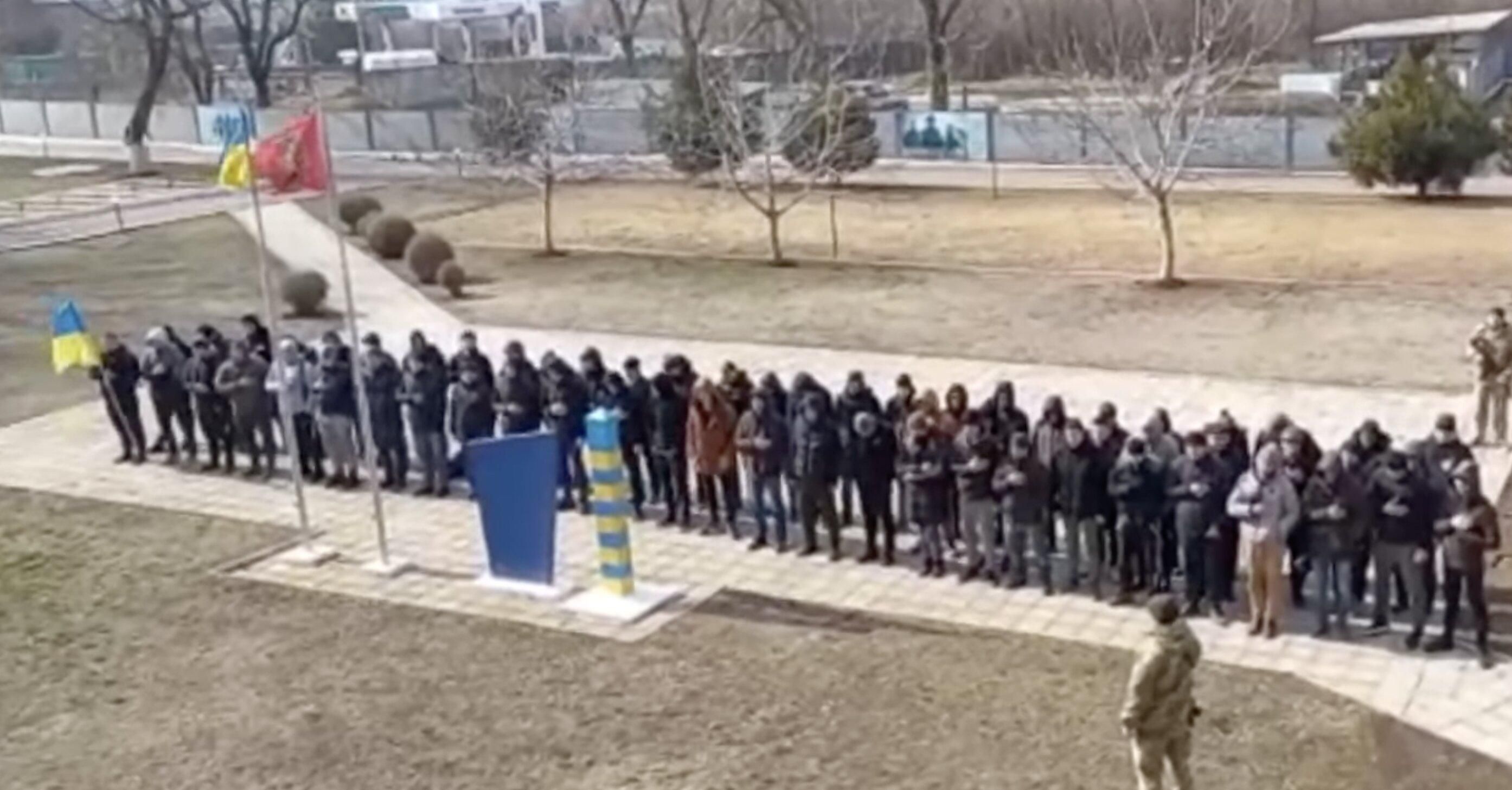 Прикордонники провели урок патріотизму для чоловіків, які намагалися втекти з України - 24 Канал Прикордонники провели урок патріотизму для чоловіків, які намагалися втекти з України - 24 Канал