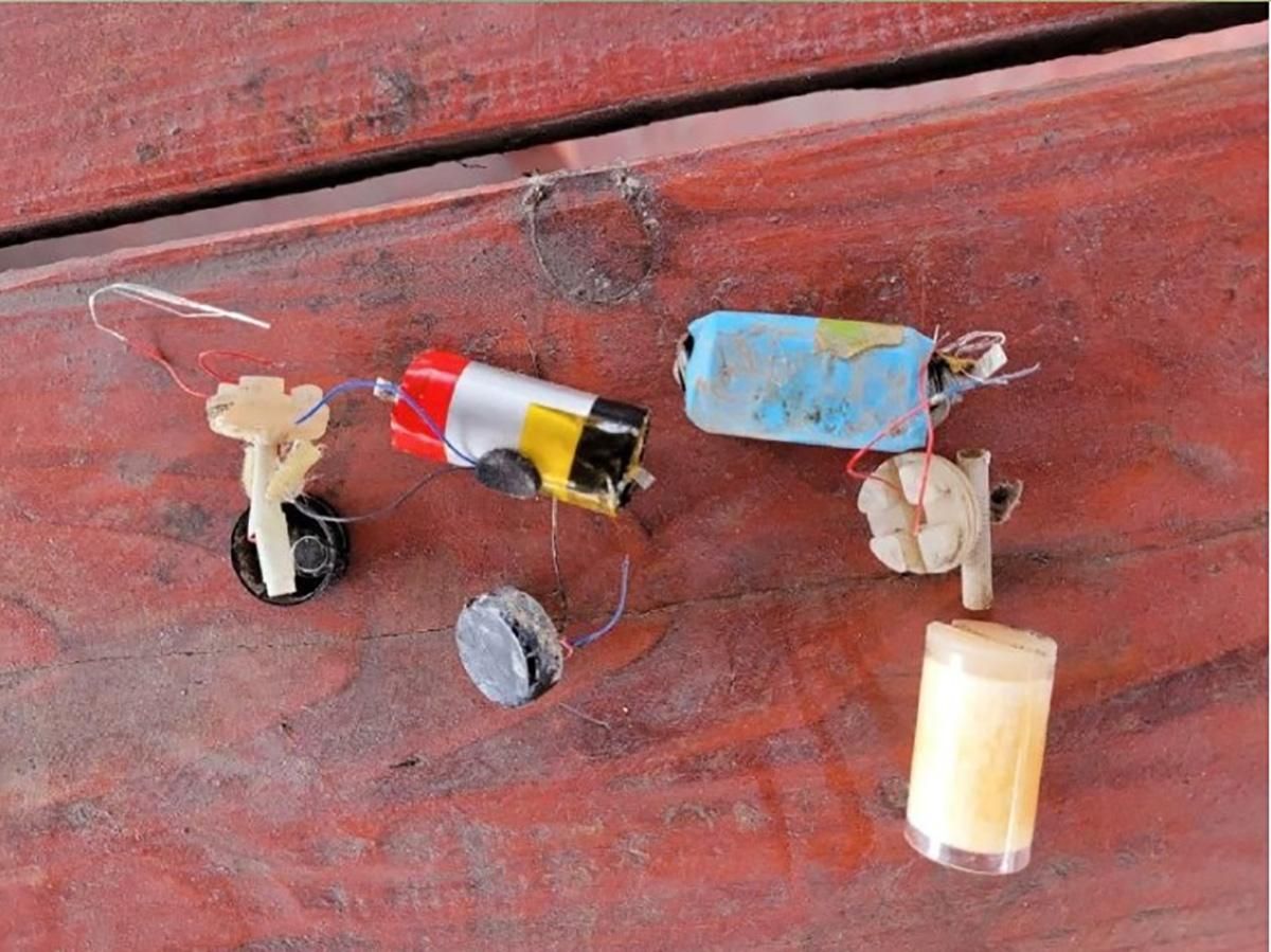 У Маріуполі розкидають вибухонебезпечні предмети у вигляді дитячих іграшок: фото - 24 Канал