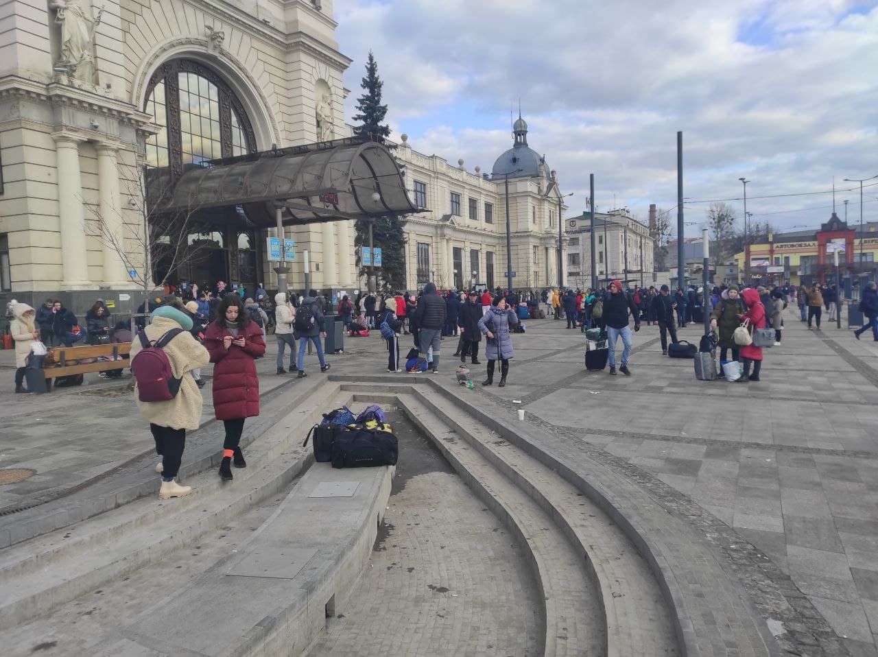 Такої кількості пасажирів наш вокзал ще не бачив, – Садовий назвав кількість біженців - 24 Канал