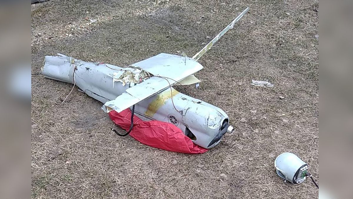 Украинские защитники сбили беспилотник врага: фото разбитого аппарата Украинские защитники сбили беспилотник врага: фото разбитого аппарата