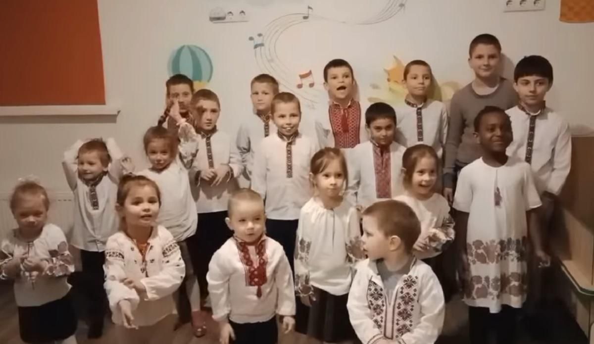 Дітки записали відео для рятувальників: дякують за їхню роботу в час війни - 24 Канал Дітки записали відео для рятувальників: дякують за їхню роботу в час війни - 24 Канал