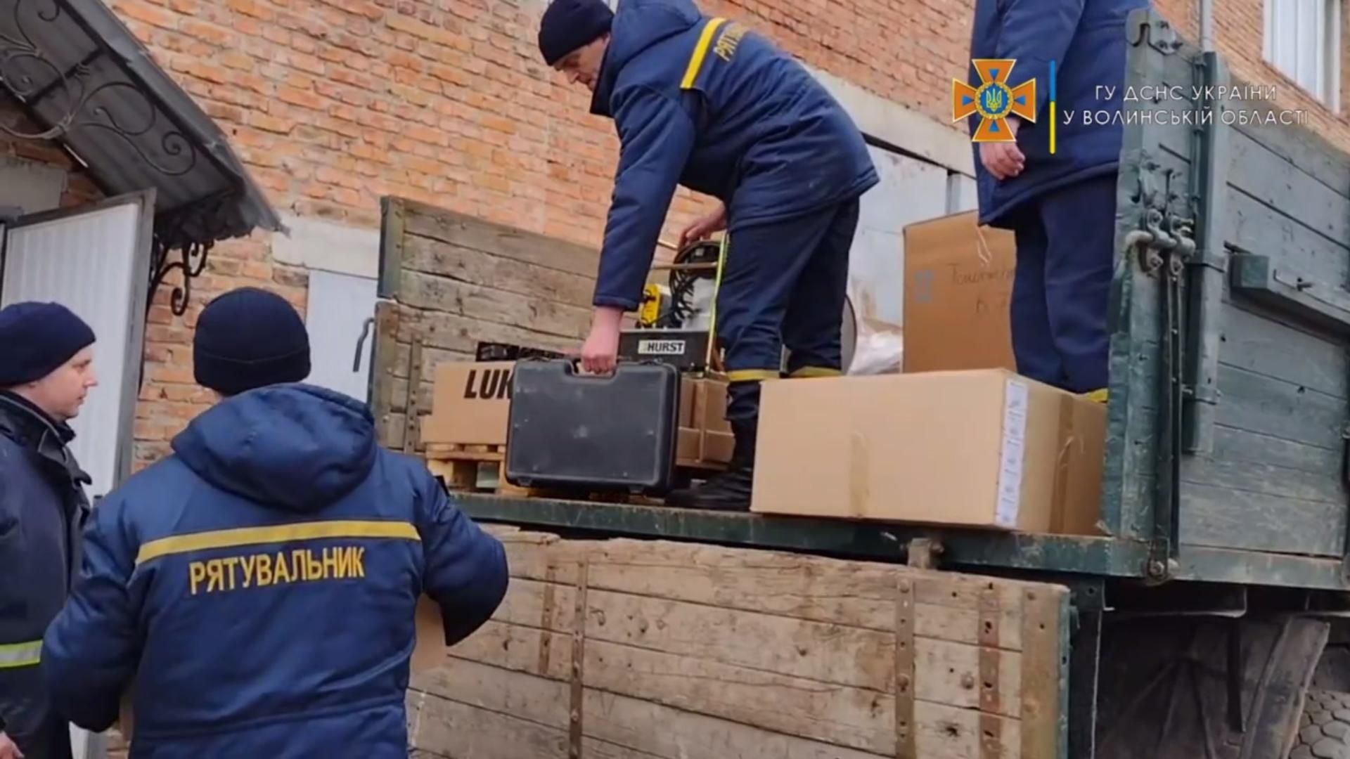 Большая гуманитарная помощь из Германии поступила украинским спасателям Большая гуманитарная помощь из Германии поступила украинским спасателям