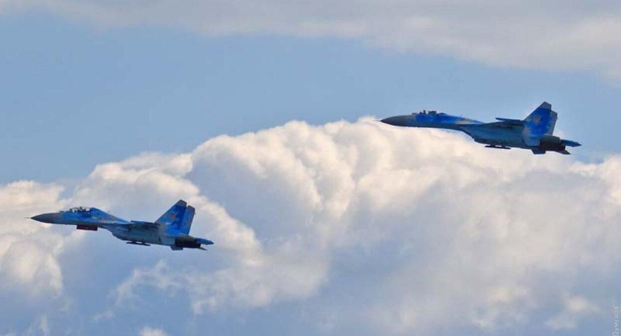 Украинская авиация разбила колонну оккупантов под Броварами Украинская авиация разбила колонну оккупантов под Броварами