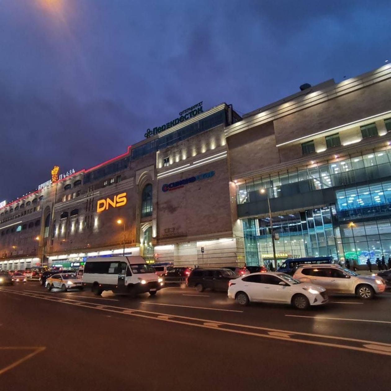 Голые стены: в России снимают вывески мировых брендов, ушедших с российского рынка - 24 Канал Голые стены: в России снимают вывески мировых брендов, ушедших с российского рынка - 24 Канал