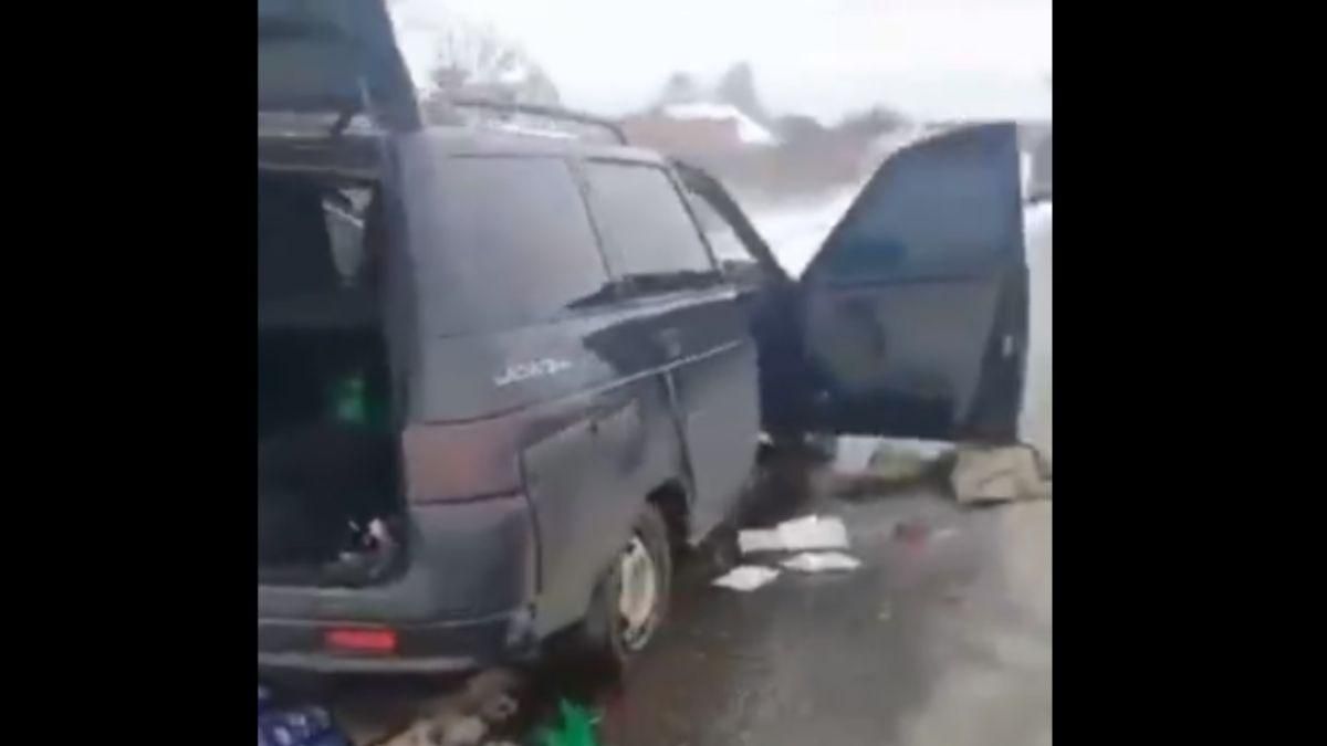 На Сумщине россияне грабят и расстреливают машины мирных украинцев