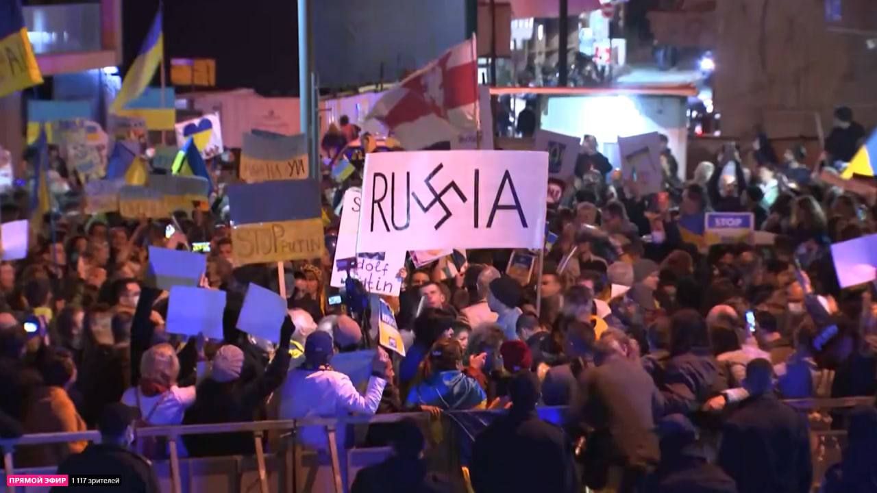 В Тель-Авиве продолжается акция в поддержку Украины: Россию приравняли к нацистам