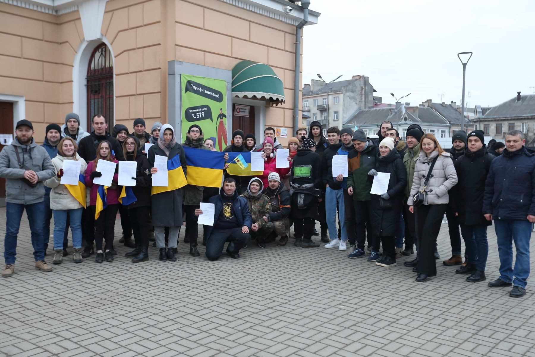 Жители Тернопольщины собирают подписи о закрытии неба над Украиной - 24 Канал Жители Тернопольщины собирают подписи о закрытии неба над Украиной - 24 Канал