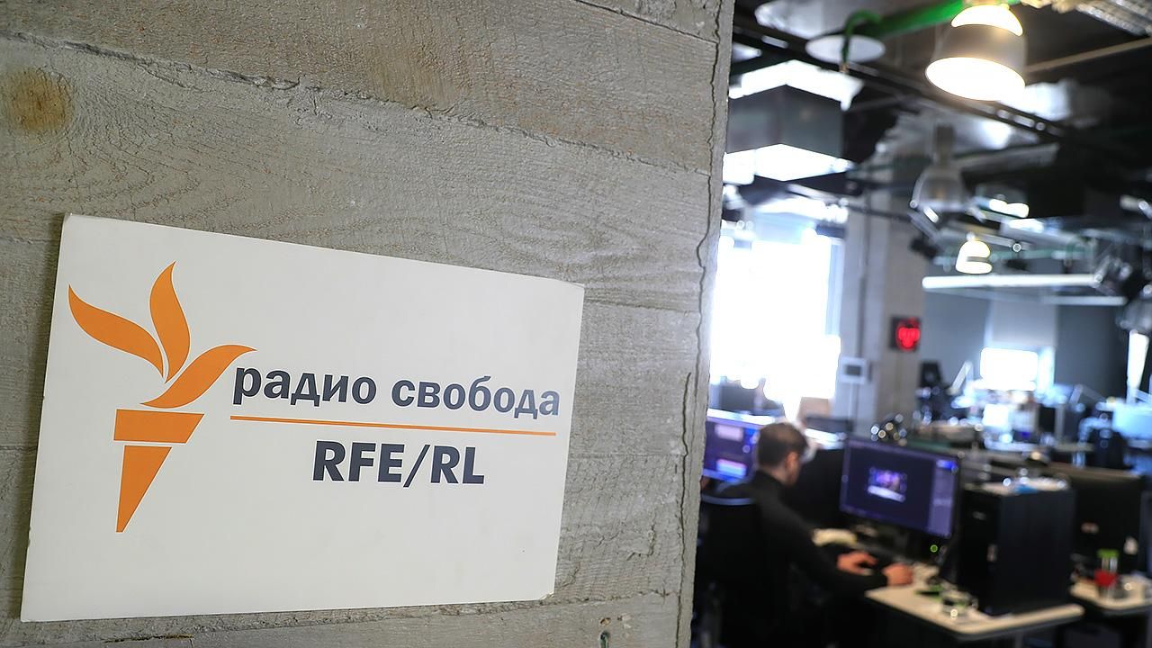 "Радіо Свобода" тимчасово зупинило діяльність у Росії - 24 Канал