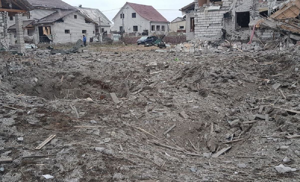 Россияне запустили ракеты в жилищный сектор на Житомирщине: фото разрушений - 24 Канал