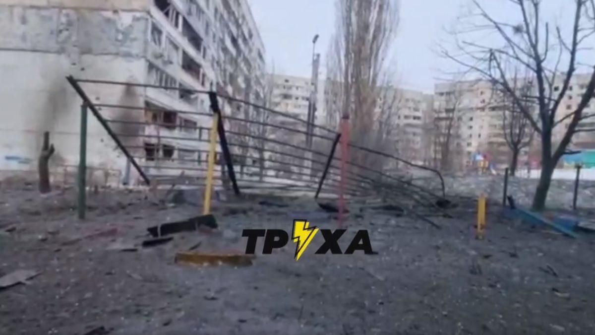 Россияне в очередной раз разбомбили детсад на Харьковщине: видео последствий - 24 Канал