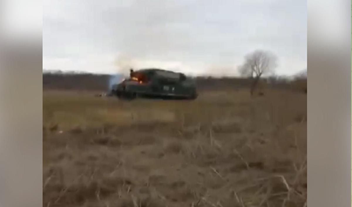 В Киевской области идут бои: в сети показали подбитую технику врага - Киев В Киевской области идут бои: в сети показали подбитую технику врага - Киев