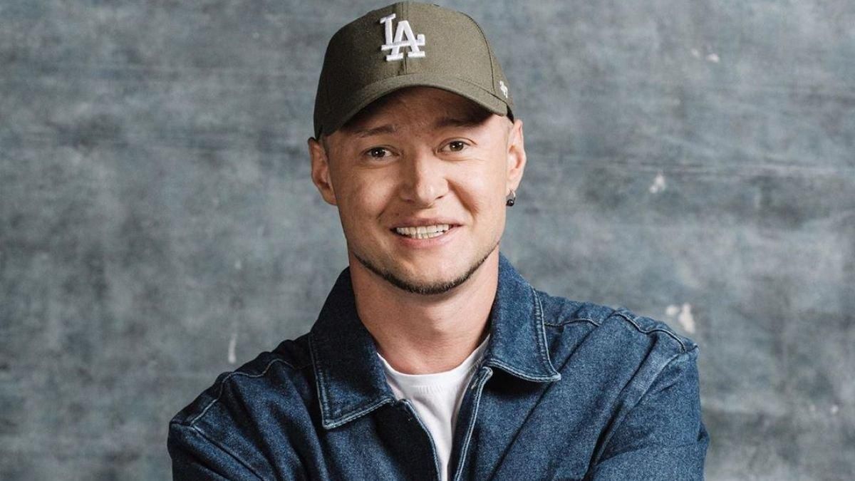 "Нам поможе Святий Боже": Хливнюк заспівав у прямому ефірі для українських солдатів - 24 Канал "Нам поможе Святий Боже": Хливнюк заспівав у прямому ефірі для українських солдатів - 24 Канал