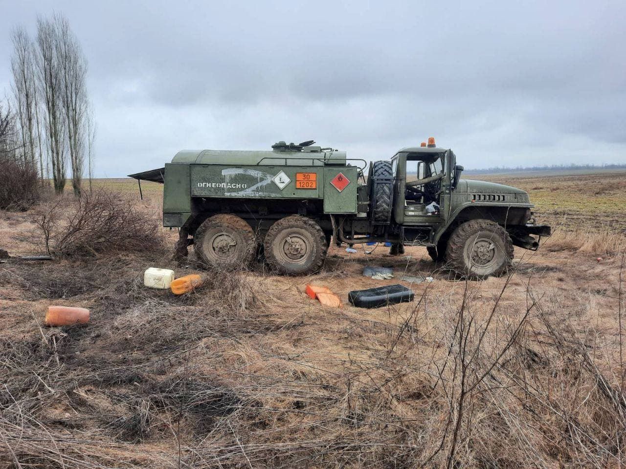 Технику в полях – забирайте себе, а "соляру" уничтожайте, – Ким жителям Николаевщины Технику в полях – забирайте себе, а "соляру" уничтожайте, – Ким жителям Николаевщины