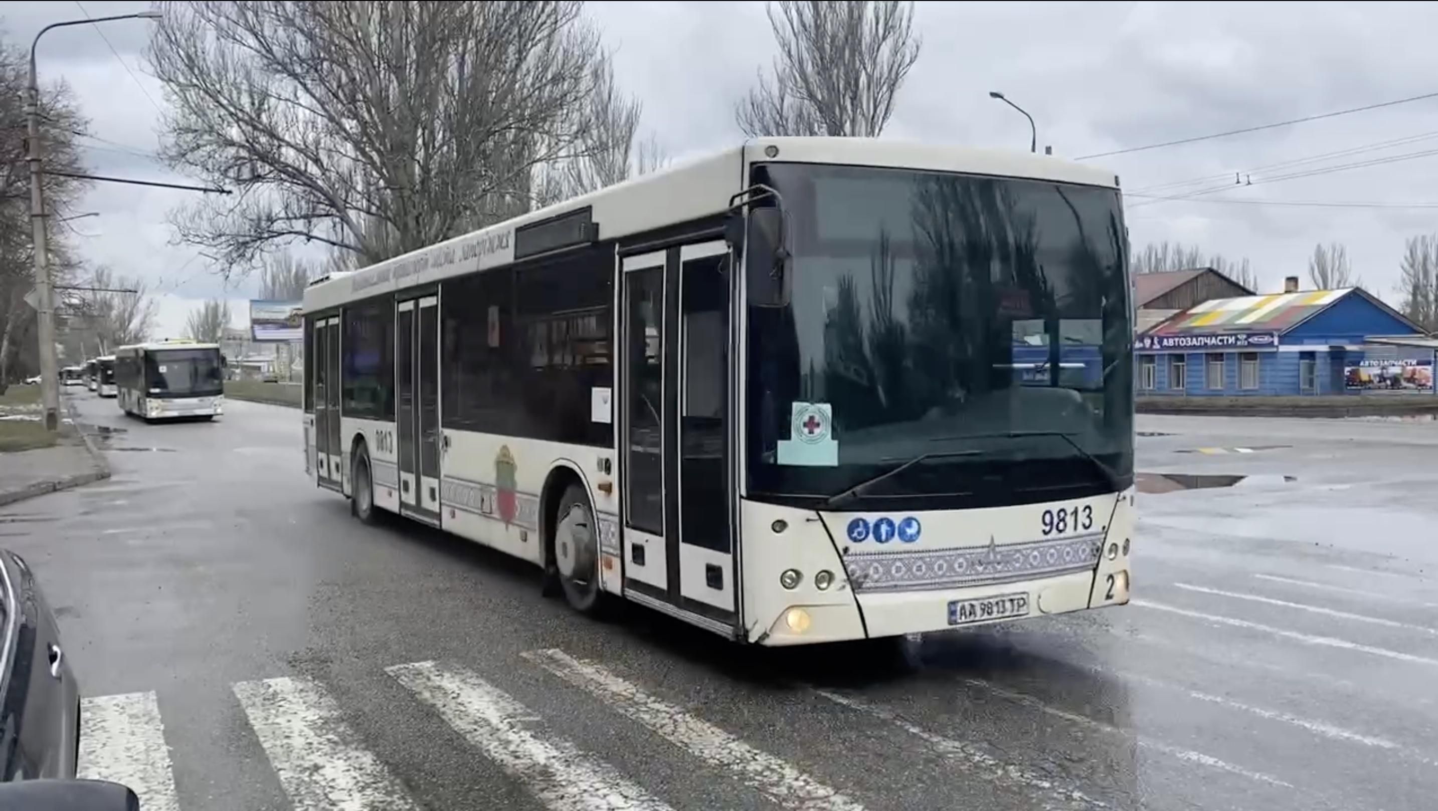 В Мариуполь выехали первые автобусы, чтобы эвакуировать людей В Мариуполь выехали первые автобусы, чтобы эвакуировать людей