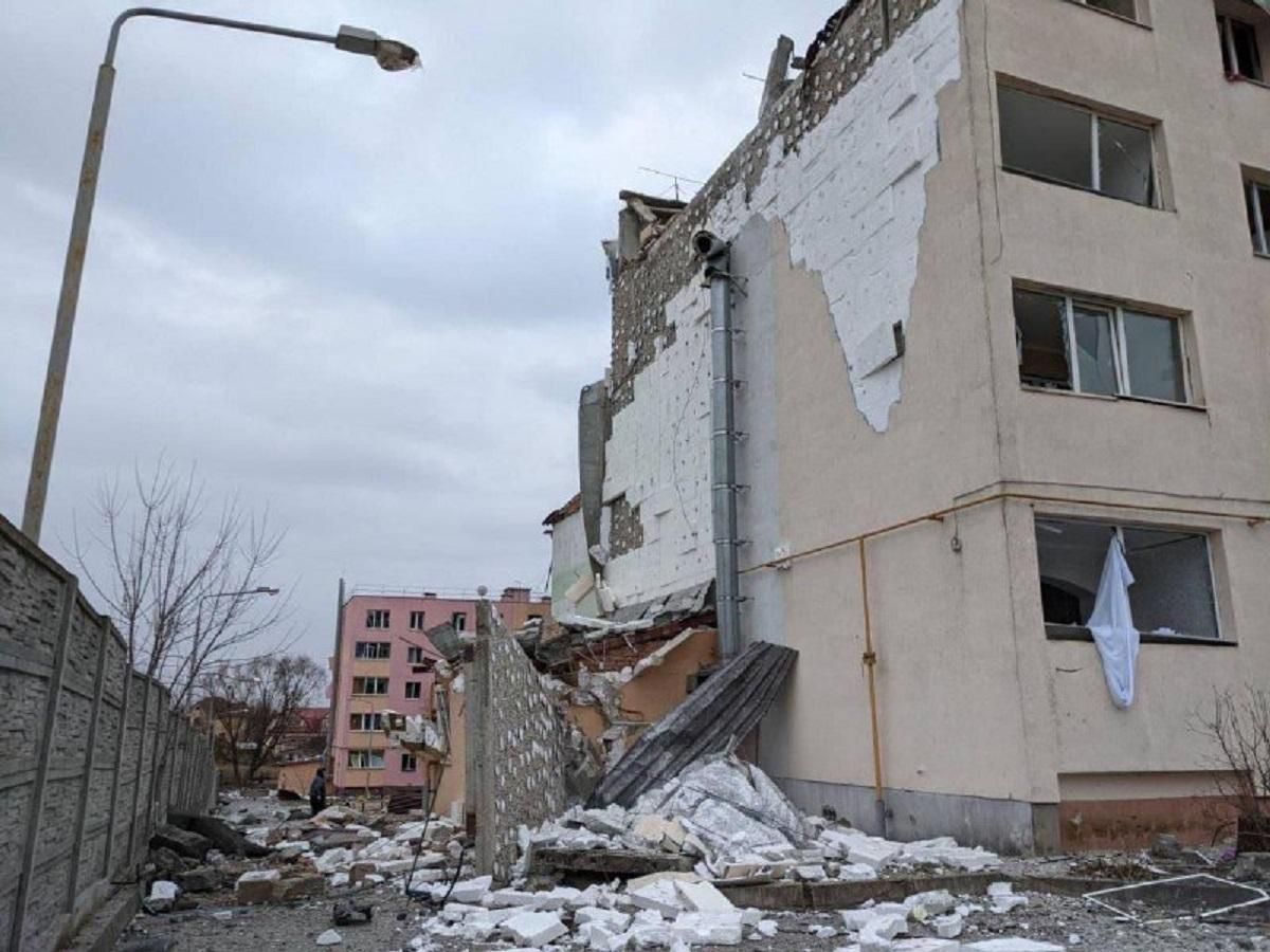 Під Києвом танки російських окупантів стріляли по житлових будинках та школі - 24 Канал