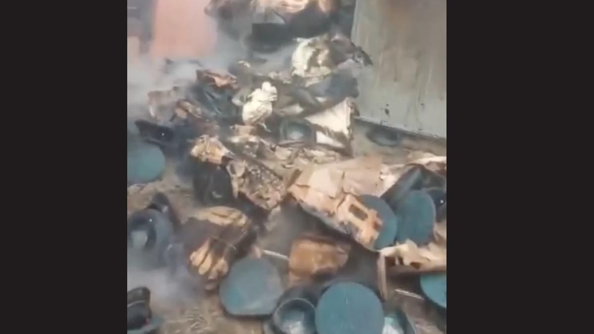 В Ірпені знайшли склад парадної форми російських військ - 24 Канал В Ірпені знайшли склад парадної форми російських військ - 24 Канал