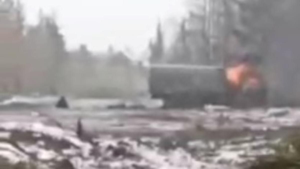 Ты на учениях, так учись ползать: как раненый российский оккупант полз к украинским позициям - 24 Канал