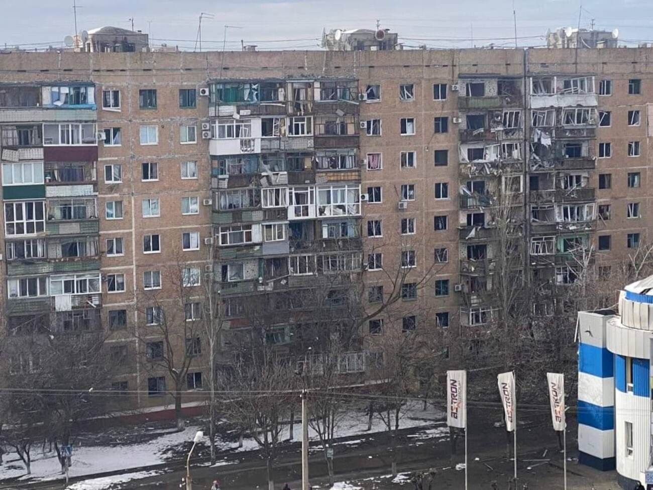 Є загиблі та багато поранених: окупанти обстріляли житлові багатоповерхівки у Краматорську - 24 Канал Є загиблі та багато поранених: окупанти обстріляли житлові багатоповерхівки у Краматорську - 24 Канал