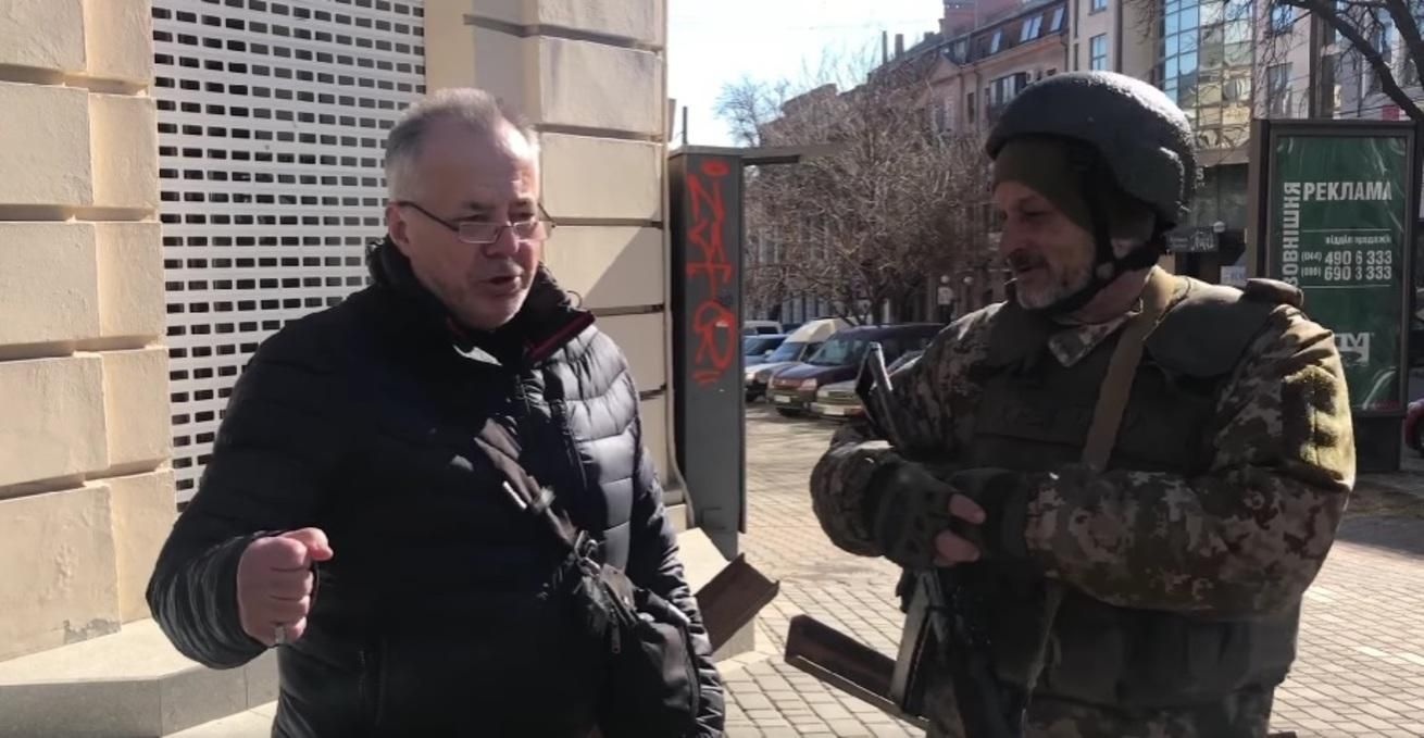 Соліст одеської опери заспівав гімн України для оборонців Одеси - 24 Канал Соліст одеської опери заспівав гімн України для оборонців Одеси - 24 Канал