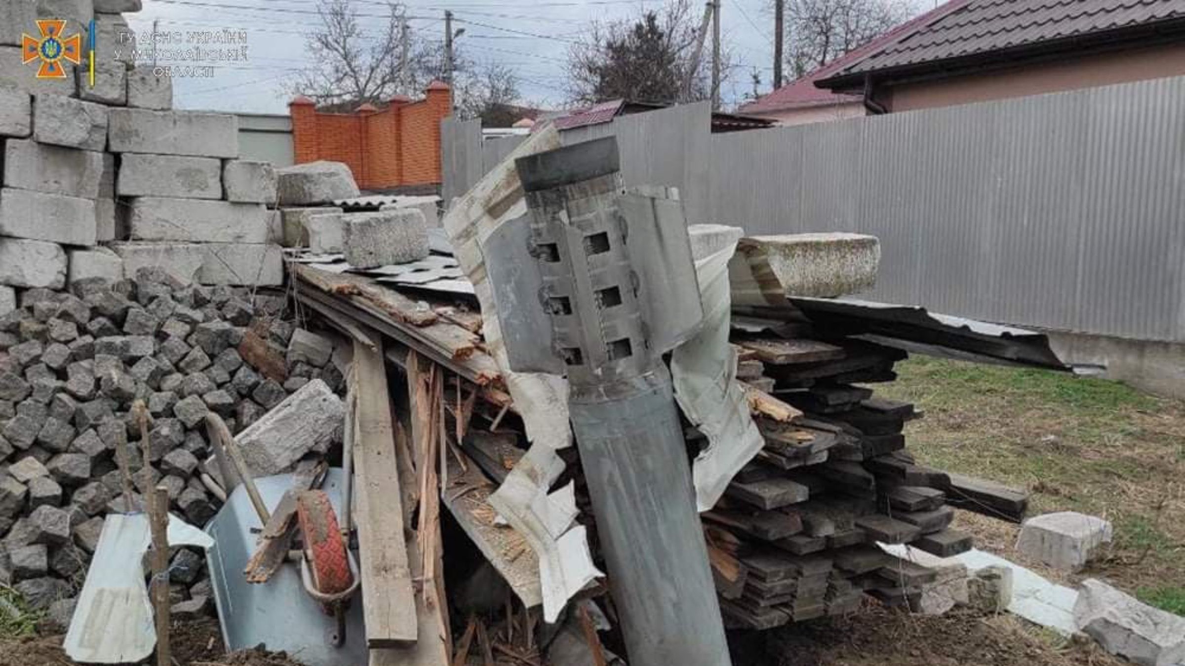 На Миколаївщині знайшли 4 касетні елементи та 10 корпусів реактивної системи “Смерч” - 24 Канал На Миколаївщині знайшли 4 касетні елементи та 10 корпусів реактивної системи “Смерч” - 24 Канал