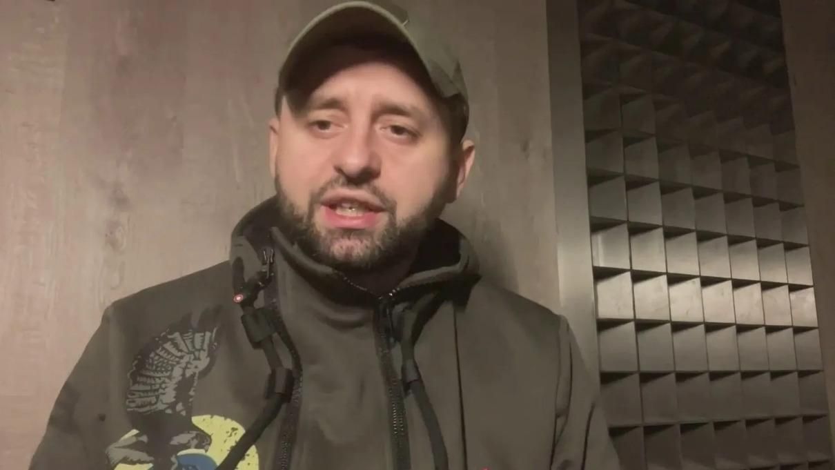 Я вирішив використати кепку, щоб показати своє ставлення, – Арахамія про вигляд на перемовинах - 24 Канал Я вирішив використати кепку, щоб показати своє ставлення, – Арахамія про вигляд на перемовинах - 24 Канал