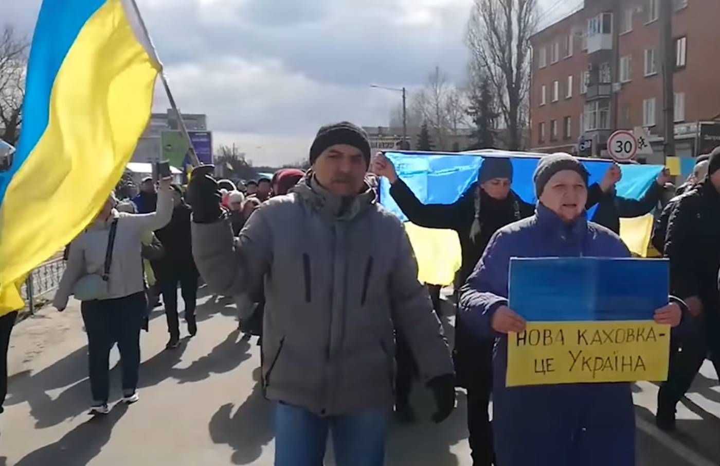 Война, день 11: враг продолжает уничтожать города, но украинцы не сдаются – видео