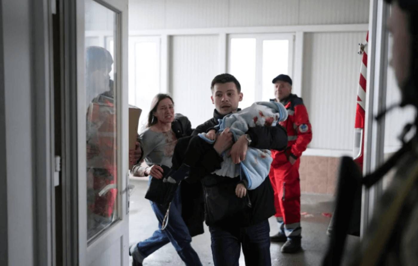 Прокуратура почала розслідування вбивства півторарічного хлопчика, який загинув у Маріуполі - 24 Канал Прокуратура почала розслідування вбивства півторарічного хлопчика, який загинув у Маріуполі - 24 Канал