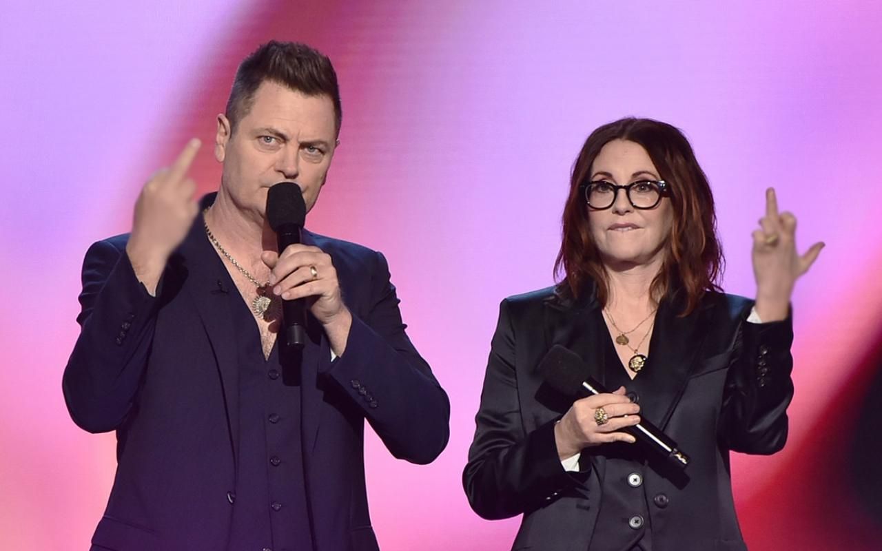 F**k off and go home: комики Офферман и Маллалли во время церемонии послали Путина F**k off and go home: комики Офферман и Маллалли во время церемонии послали Путина