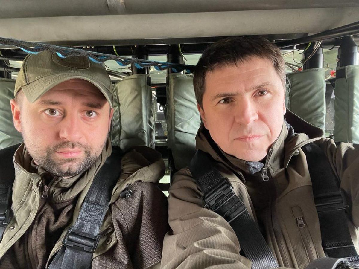 Друзьям приятно сидеть в кафе Парижа, Берлина и смотреть, как сносят их родные города, – Подоляк Друзьям приятно сидеть в кафе Парижа, Берлина и смотреть, как сносят их родные города, – Подоляк